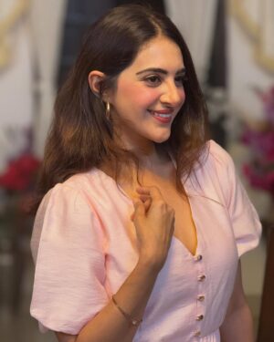 Arshin Mehta Instagram - Happy Birthday to me post🌸✨🥰…🎂
A lot more pics and videos coming up🥰
#birthdayweek 
#happybirthday #family #home