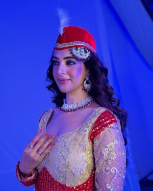 Arshin Mehta Instagram - Anarkalis’s legacy lives on through art and fashion. 🪕🎭🎬

#behindthescenes #anarkali #retrolook #salimanarkali  #shootingadventure #salimanarkali #digitalcreator #digitalad #anarkalisalimlovestory
P.c @shubhamm_gargg