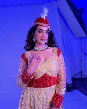 Arshin Mehta Instagram - Anarkalis’s legacy lives on through art and fashion. 🪕🎭🎬

#behindthescenes #anarkali #retrolook #salimanarkali  #shootingadventure #salimanarkali #digitalcreator #digitalad #anarkalisalimlovestory
P.c @shubhamm_gargg