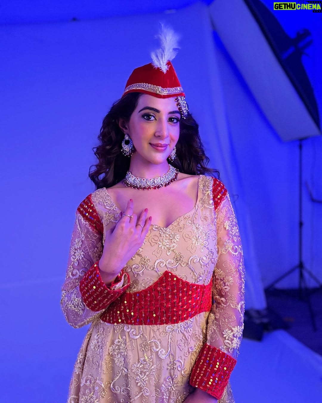 Arshin Mehta - 759 Likes - Anarkalis’s legacy lives on through art and fashion. 🪕🎭🎬
#behindthescenes #anarkali #retrolook #salimanarkali #shootingadventure #salimanarkali #digitalcreator #digitalad #anarkalisalimlovestory
P.c @shubhamm_gargg
