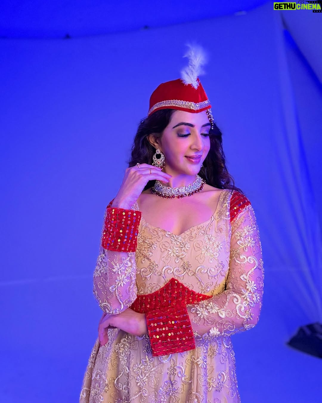 Arshin Mehta - 759 Likes - Anarkalis’s legacy lives on through art and fashion. 🪕🎭🎬
#behindthescenes #anarkali #retrolook #salimanarkali #shootingadventure #salimanarkali #digitalcreator #digitalad #anarkalisalimlovestory
P.c @shubhamm_gargg
