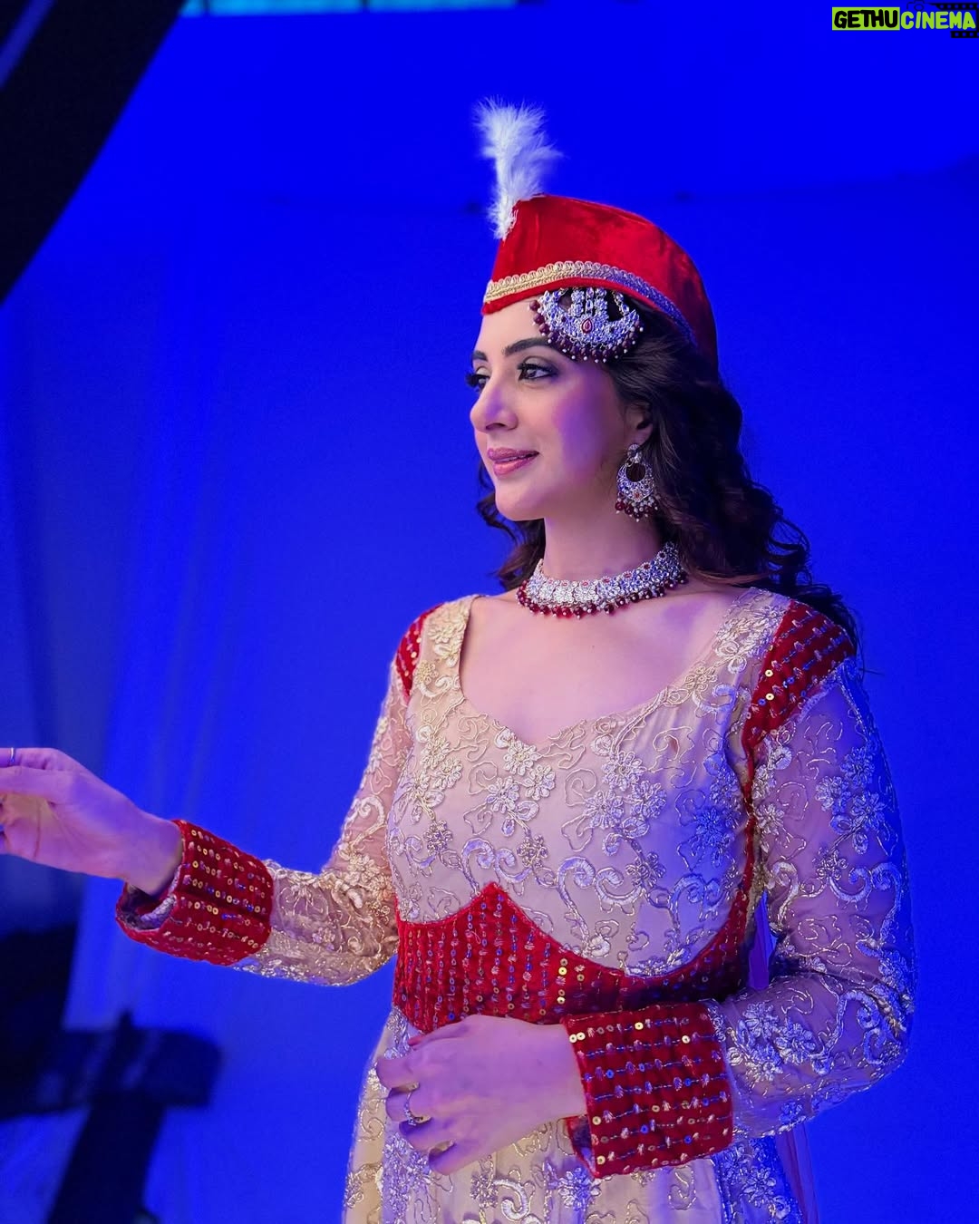 Arshin Mehta - 759 Likes - Anarkalis’s legacy lives on through art and fashion. 🪕🎭🎬
#behindthescenes #anarkali #retrolook #salimanarkali #shootingadventure #salimanarkali #digitalcreator #digitalad #anarkalisalimlovestory
P.c @shubhamm_gargg
