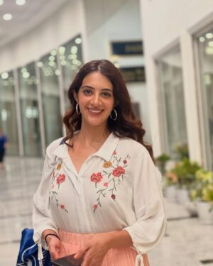 Arshin Mehta Instagram - Embracing the summer state of mind 🌞 
P.c @shreyaas_b 

#summervibes☀️ #punecity #workandtravel #avatarmeherbaba #play #pune #summerinthecity