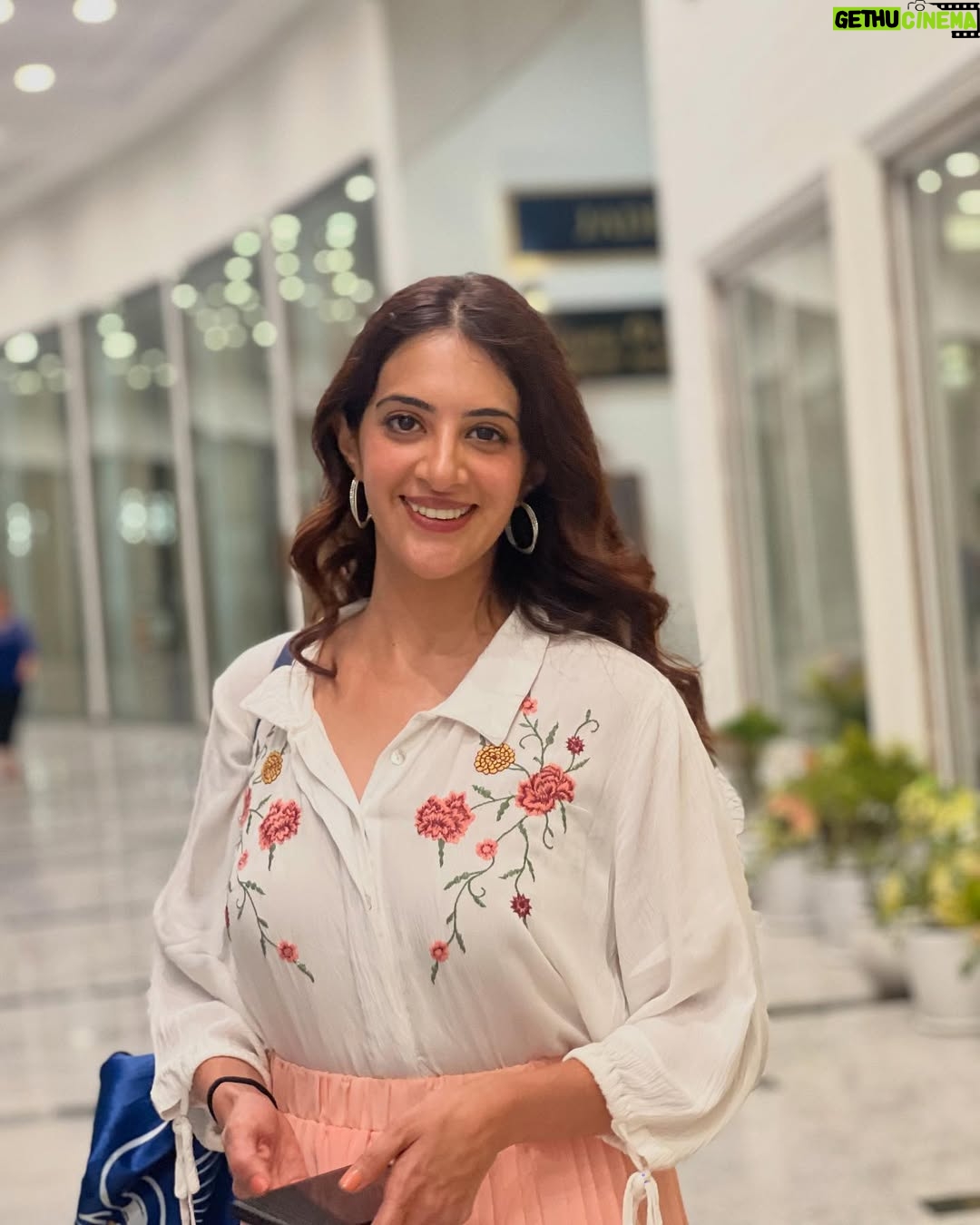 Arshin Mehta - 1.2K Likes - Embracing the summer state of mind 🌞
P.c @shreyaas_b
#summervibes☀️ #punecity #workandtravel #avatarmeherbaba #play #pune #summerinthecity