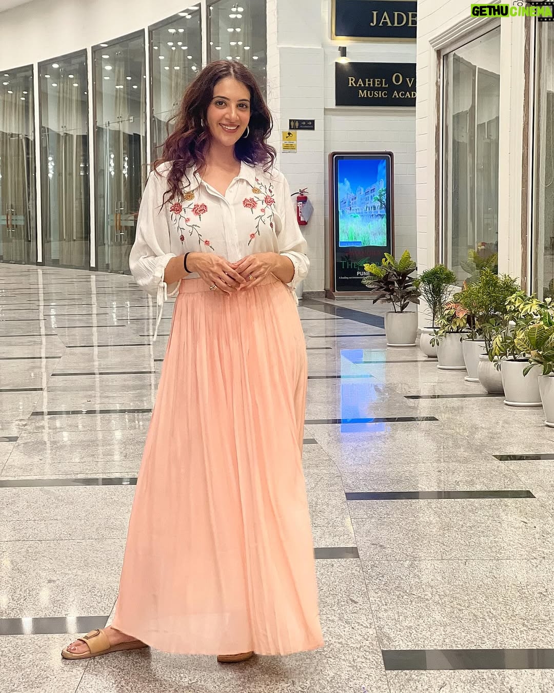 Arshin Mehta - 1.2K Likes - Embracing the summer state of mind 🌞
P.c @shreyaas_b
#summervibes☀️ #punecity #workandtravel #avatarmeherbaba #play #pune #summerinthecity