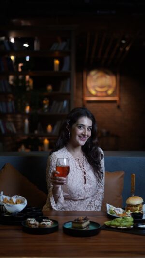 Arshin Mehta Instagram - Ḍàs Brauerei Cafe is mein Glücklich place.😍😃✨️🍻.
Where every beißen is a delight 🍔🥙, and every sip is a traum 🍷😜
#explorepage #foodlovers #beerlover #brewery #mumbaifoodie #sthambaglobalbrewery #loveforfood #arshinmehta