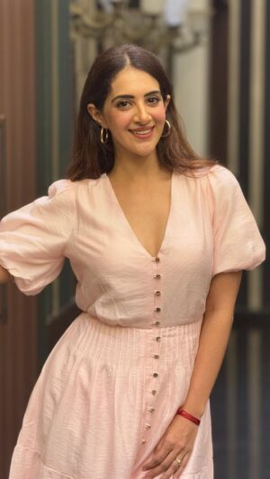 Arshin Mehta Instagram - Thank you so much everyone for all the beautiful and lovely birthday wishes and greetings.♥️🥰
You guys really make my birthday very special everytime.
😘💖
#arshinmehta #birthdaycake #birthdaygreetings #grateful #love #family #friends
