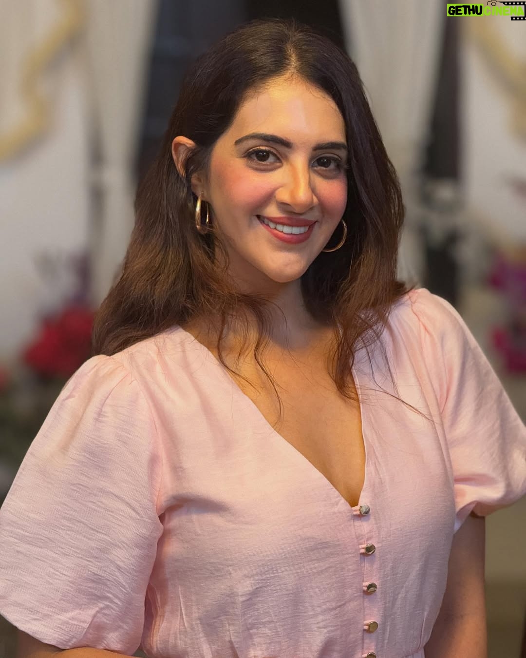 Arshin Mehta - 1.6K Likes - Happy Birthday to me post🌸✨🥰…🎂
A lot more pics and videos coming up🥰
#birthdayweek
#happybirthday #family #home