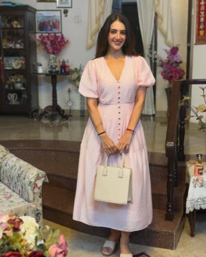 Arshin Mehta Instagram - Happy Birthday to me post🌸✨🥰…🎂
A lot more pics and videos coming up🥰
#birthdayweek 
#happybirthday #family #home