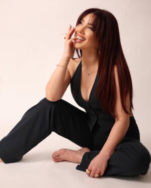 Arzu Abdulova Instagram - Menim heyatim,menim seçimlerim,menim sehvlerim,menim dogrularim...
Qisacasi_size dexli yoxdu!!!