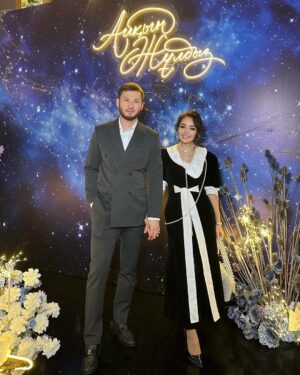 Asha Matai Instagram - Махаббатқа жетпейді өлең-жырдың өресі, махаббаттың өзі ғой өлеңдердің төресі.
#АйқынЖұлдызТой
