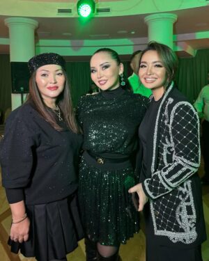 Asha Matai Instagram - “BM production” New year Party🪩💃🏻
Это было классно! Весело, вкусно, позитивно, красиво!
Благодарю @bayanmaxatkyzy ❤️ Bestie!