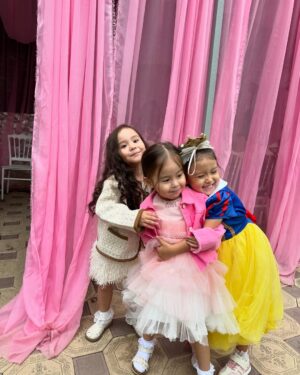 Asha Matai Instagram - Асылай қызымыздың туған күнін 
жақындарымызбен тойладық..
Ботам, бақытты бол, аман бол!❤️
@maratuly_asylzhan 
@bs.akzhan