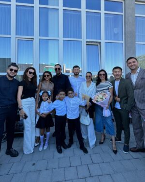 Asha Matai Instagram - Шырылдаған тыным алмай,
Қоңыраудын үні қандай,
Мақсатына жетеме адам,
Оқу оқып білім алмай.

1 қыркүйек- білім күні, құтты болсын!🎊📖🖊️ 
#АсылымАрмақызы❤️
