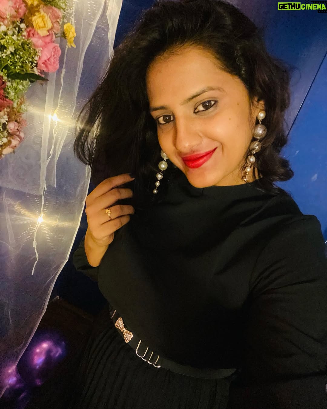 Asha Rajagopal - 4.3K Likes - Be confident 
Stay strong 
Do ur job
Don’t care others 
Have a great day 
#goodvibes