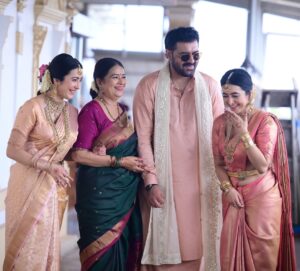 Ashwithi Shetty Instagram - 🧿❤️ Family comes first no matter what . Papa miss you in this picture 🧿❤️
Papa you might not be with us physically but you are our guiding Angel 🥹❤️
.
.
Pc @athul_capture