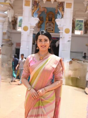 Ashwithi Shetty Instagram - No one above God🧿❤️ Remember when everyone fails to stand by you he will never 🧿❤️ Good people will always be blessed 😇 
.
Pc @athul_capture
Blouse @viha.alankar