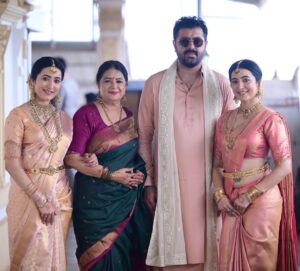 Ashwithi Shetty Instagram - 🧿❤️ Family comes first no matter what . Papa miss you in this picture 🧿❤️
Papa you might not be with us physically but you are our guiding Angel 🥹❤️
.
.
Pc @athul_capture