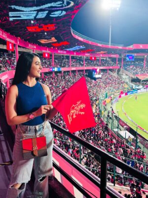 Ashwithi Shetty Instagram - Henge Naavu 😉❤️🧿 whattta match . Whatta win 🏆 
Watched the match alone and met some amazing people .
RCB vs RR😇 24/4/25