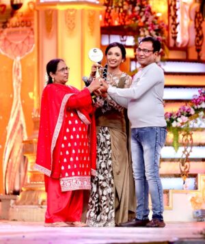 Asiya Firdose Instagram - This moment will always remain special cause it’s my first ever award ❤️
Promising face of the year (female) 2024
.
Thank you thank you thank you ♥️
Thank you @usha_bhandary for always guiding me
Thank you @subramanya_murthynath 
Thank you raghavendrahunsur sir
Thank you @zeekannada 
Thank you to my people who watch me, celebrate me, cry with me, laugh with me and most of all are happy for me at this moment! 
Thank you to every single person who has helped me get here ♥️
.
Pc @b_h_a_r_a_t_h_photography 

Thank you Shravani you are very close to my heart♥️
Shravani Subramanya ♥️
.
#shravanisubramanya #shravani #zeekannada #kannada #serial