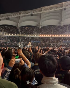 Asiya Firdose Instagram - 24/04/2025 🫶🏽 SEOUL 
.
.
.
.
#love #southkorea #🇰🇷 #seoul #coldplay #coldplayconcert #coldplaylive #amoghaaditya #asiyafirdose