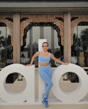Asmara Abigail Instagram - Happy First Anniversary @aloyoga @alo #aloindonesia 💜🪽

@windysucipto 

28 April 2025