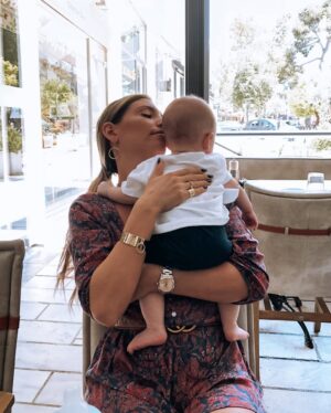 Athina Oikonomakou Instagram - Χαρά μου, ζωή μου, αντράκο μου, Μαξιμάκο μου♥️🥹
7 χρόνια από τη μέρα που η ζωή μου άλλαξε για πάντα..
7 χρόνια από τη στιγμή που σε κράτησα στην αγκαλιά μου και ένιωσα αγάπη όπως ποτέ ξανά. Κάθε μέρα μαζί σου είναι ένα δώρο, μια περιπέτεια, μια υπενθύμιση του πόσο ευλογημένη είμαι που είμαι η μαμά σου🙏🏼 Χρόνια πολλά πλάσμα μου υπέροχο🎂🎉🎁! Είσαι το φως που γεμίζει τις μέρες μου και η αγάπη που δεν χωράει σε λέξεις. Σε λατρεύω!!