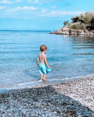 Athina Oikonomakou Instagram - Χαρά μου, ζωή μου, αντράκο μου, Μαξιμάκο μου♥️🥹
7 χρόνια από τη μέρα που η ζωή μου άλλαξε για πάντα..
7 χρόνια από τη στιγμή που σε κράτησα στην αγκαλιά μου και ένιωσα αγάπη όπως ποτέ ξανά. Κάθε μέρα μαζί σου είναι ένα δώρο, μια περιπέτεια, μια υπενθύμιση του πόσο ευλογημένη είμαι που είμαι η μαμά σου🙏🏼 Χρόνια πολλά πλάσμα μου υπέροχο🎂🎉🎁! Είσαι το φως που γεμίζει τις μέρες μου και η αγάπη που δεν χωράει σε λέξεις. Σε λατρεύω!!