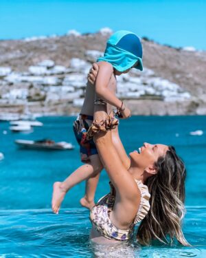 Athina Oikonomakou Instagram - Χαρά μου, ζωή μου, αντράκο μου, Μαξιμάκο μου♥️🥹
7 χρόνια από τη μέρα που η ζωή μου άλλαξε για πάντα..
7 χρόνια από τη στιγμή που σε κράτησα στην αγκαλιά μου και ένιωσα αγάπη όπως ποτέ ξανά. Κάθε μέρα μαζί σου είναι ένα δώρο, μια περιπέτεια, μια υπενθύμιση του πόσο ευλογημένη είμαι που είμαι η μαμά σου🙏🏼 Χρόνια πολλά πλάσμα μου υπέροχο🎂🎉🎁! Είσαι το φως που γεμίζει τις μέρες μου και η αγάπη που δεν χωράει σε λέξεις. Σε λατρεύω!!