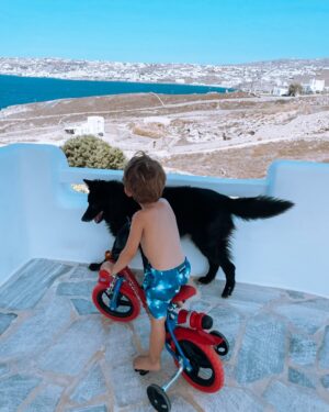 Athina Oikonomakou Instagram - Χαρά μου, ζωή μου, αντράκο μου, Μαξιμάκο μου♥️🥹
7 χρόνια από τη μέρα που η ζωή μου άλλαξε για πάντα..
7 χρόνια από τη στιγμή που σε κράτησα στην αγκαλιά μου και ένιωσα αγάπη όπως ποτέ ξανά. Κάθε μέρα μαζί σου είναι ένα δώρο, μια περιπέτεια, μια υπενθύμιση του πόσο ευλογημένη είμαι που είμαι η μαμά σου🙏🏼 Χρόνια πολλά πλάσμα μου υπέροχο🎂🎉🎁! Είσαι το φως που γεμίζει τις μέρες μου και η αγάπη που δεν χωράει σε λέξεις. Σε λατρεύω!!