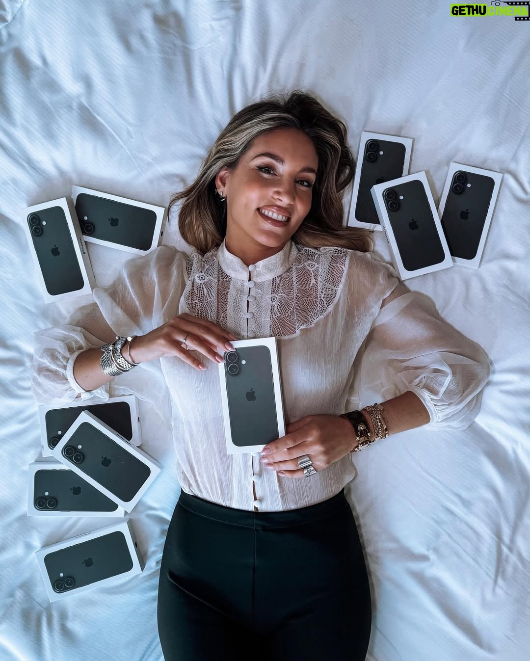 Most liked Instagram photo of Athina Oikonomakou