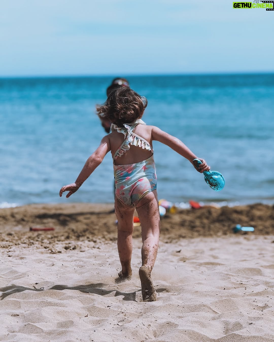 Athina Oikonomakou - 39K Likes - Στη θάλασσα💦🩵🐬