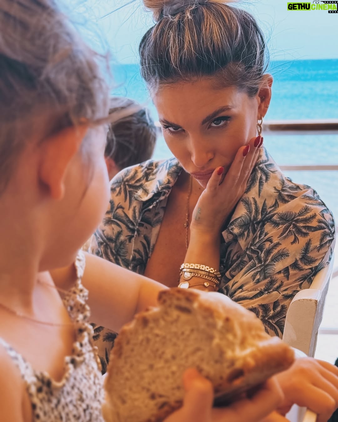 Athina Oikonomakou - 39K Likes - Στη θάλασσα💦🩵🐬