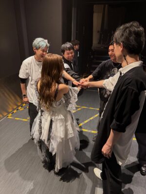 Aya Hirano Instagram - AYA HIRANO LIVE TOUR 2025
-evolutions-
⁡
開幕しました‼️
昨日東京公演初日を盛り上げてくれた皆さん、
ありがとうございました✨✨✨
⁡
11年ぶりの新曲「evolutions」
そして、ENOZの新曲 「Chasingdestiny」など、
初お披露目の緊張を久しぶりに味わいました🫧
⁡
「evolutions」は、
ライブで皆さんと共に育てていきたい楽曲です。
末長く愛していただけますように。
⁡
⁡
まずは綾カメラ写真📷
⁡
⁡
#evolutionsTOUR2025
#evolutions