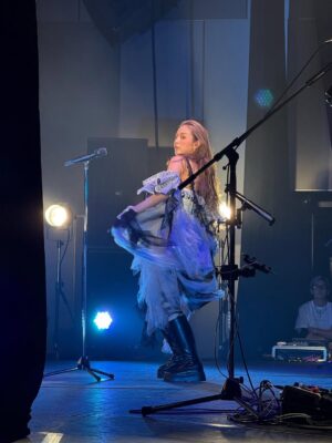 Aya Hirano Instagram - AYA HIRANO LIVE TOUR 2025
-evolutions-
⁡
開幕しました‼️
昨日東京公演初日を盛り上げてくれた皆さん、
ありがとうございました✨✨✨
⁡
11年ぶりの新曲「evolutions」
そして、ENOZの新曲 「Chasingdestiny」など、
初お披露目の緊張を久しぶりに味わいました🫧
⁡
「evolutions」は、
ライブで皆さんと共に育てていきたい楽曲です。
末長く愛していただけますように。
⁡
⁡
まずは綾カメラ写真📷
⁡
⁡
#evolutionsTOUR2025
#evolutions