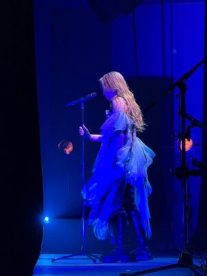 Aya Hirano Instagram - AYA HIRANO LIVE TOUR 2025
-evolutions-
⁡
開幕しました‼️
昨日東京公演初日を盛り上げてくれた皆さん、
ありがとうございました✨✨✨
⁡
11年ぶりの新曲「evolutions」
そして、ENOZの新曲 「Chasingdestiny」など、
初お披露目の緊張を久しぶりに味わいました🫧
⁡
「evolutions」は、
ライブで皆さんと共に育てていきたい楽曲です。
末長く愛していただけますように。
⁡
⁡
まずは綾カメラ写真📷
⁡
⁡
#evolutionsTOUR2025
#evolutions