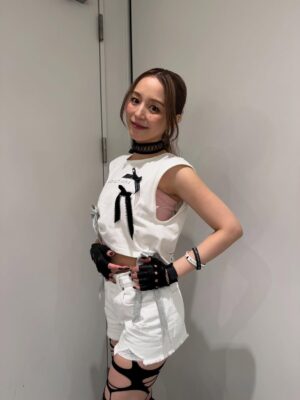 Aya Hirano Instagram - AYA HIRANO LIVE TOUR 2025
-evolutions-
⁡
開幕しました‼️
昨日東京公演初日を盛り上げてくれた皆さん、
ありがとうございました✨✨✨
⁡
11年ぶりの新曲「evolutions」
そして、ENOZの新曲 「Chasingdestiny」など、
初お披露目の緊張を久しぶりに味わいました🫧
⁡
「evolutions」は、
ライブで皆さんと共に育てていきたい楽曲です。
末長く愛していただけますように。
⁡
⁡
まずは綾カメラ写真📷
⁡
⁡
#evolutionsTOUR2025
#evolutions