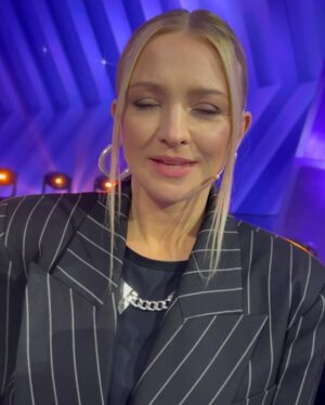 Barbara Kurdej-Szatan Instagram - ✨Boomerzy i Milenialsi, łączcie się! Już dziś o 16:10 w „Cudownych Latach” w TVP2 będzie się działo! Sprawdźcie ten skald: Kevin Aiston, Paolo Cozza, Theofilos Wafidis, Elisabeth Duda, Angelika Mucha, Carla Fernandes Krystian Embradora i Klaudia Nieścior ❤️