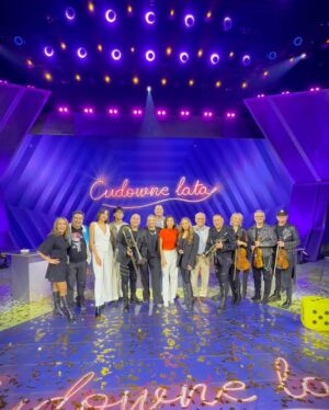 Barbara Kurdej-Szatan Instagram - ✨Boomerzy i Milenialsi, łączcie się! Już dziś o 16:10 w „Cudownych Latach” w TVP2 będzie się działo! Sprawdźcie ten skald: Kevin Aiston, Paolo Cozza, Theofilos Wafidis, Elisabeth Duda, Angelika Mucha, Carla Fernandes Krystian Embradora i Klaudia Nieścior ❤️