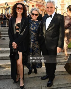 Bessie Carter Instagram - Private security available for hire 

Garms @mrselfportrait 
Hired via @byrotation 
Shades @meller

📸 @davebenett