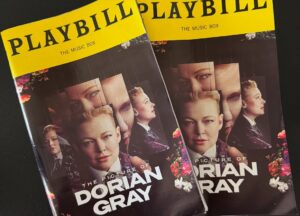 Beth Riesgraf Instagram - Meanwhile, on Broadway last night…

Sarah Snook in ‘The Picture of Dorian Gray’ -electric, fierce, and fearless.
A FORCE. 

Thank you for the reminder of how transformative this work can be. You are limitless @sarah_snook 
Endlessly inspiring. 

Bravo to director @kip_williams for such a bold, visionary staging. 🎭

This is why we go to the theater. To be reminded. To be changed. To feel alive!

First photo by @broadwaybruce_ 
@bruglikas TY Bruce!

#Broadway #ThePictureOfDorianGray #theatre