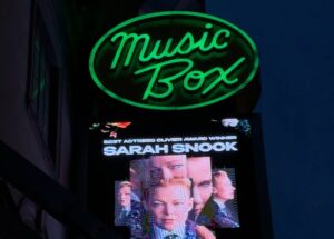 Beth Riesgraf Instagram - Meanwhile, on Broadway last night…

Sarah Snook in ‘The Picture of Dorian Gray’ -electric, fierce, and fearless.
A FORCE. 

Thank you for the reminder of how transformative this work can be. You are limitless @sarah_snook 
Endlessly inspiring. 

Bravo to director @kip_williams for such a bold, visionary staging. 🎭

This is why we go to the theater. To be reminded. To be changed. To feel alive!

First photo by @broadwaybruce_ 
@bruglikas TY Bruce!

#Broadway #ThePictureOfDorianGray #theatre