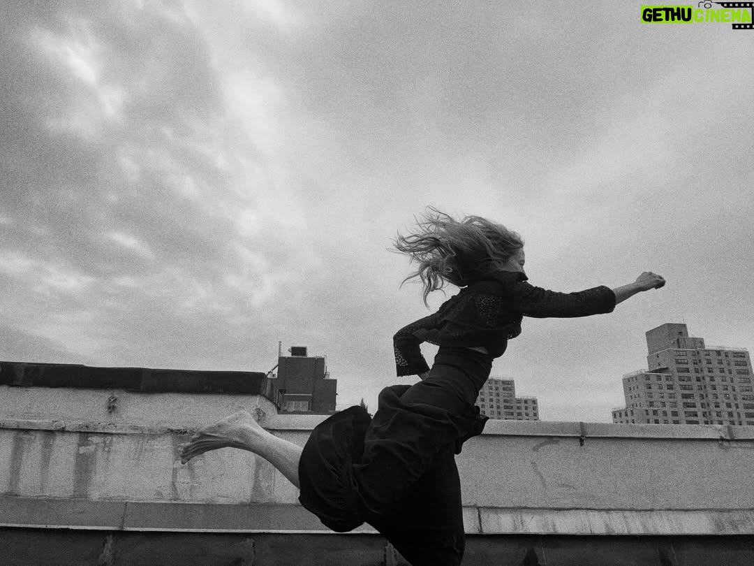 Beth Riesgraf - 2.5K Likes - 🖤
@maisonmayle