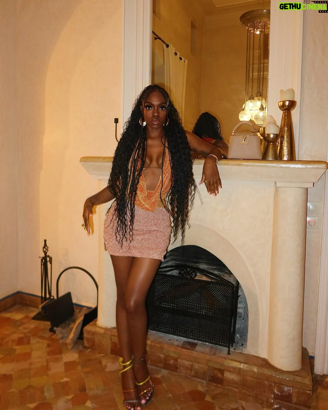 Beverly Osu - 3 Likes - 🎬PLOT TWIST : This “snack “ is actually a “ 3 course meal “.
#ɢᴏᴏᴅʙᴀᴅɢɪʀʟ
#fridaynight #in #morocco #braids #renecaovilla