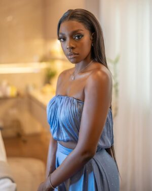 Beverly Osu Instagram - Black, fine, and fly.
Evolving, Elevating, and unstoppable. 💙✨
A whole masterpiece —mind, body, and soul. 

Yup!! That’s ME 🤭

#mentalhealthadvocate #EvolvingAndElevating #Beauty #Akindofblue #selflove