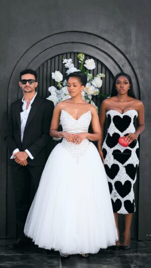Beverly Osu Instagram - BESTFRIENDS 4 LIFE ‼️
🇸🇱 🇳🇦 🇳🇬 

Ecclesiastes 4:9 
@michaelbonnybassey looking dapper in a @verawang suit .
@marianepembe & I looking gorgeous in @rosieyoung_official.
Video by @natangwe_events 💯

#theamunyelasat1 #bestfriendsforever #bestfriendswedding #panafrican #namibia #sierraleone #nigeria
