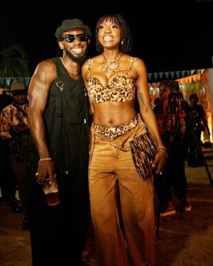 Beverly Osu Instagram - I’m half hood ,and half holy .
Pray with me . Don’t play with me … 💣

#aghettolovestory #ghettokids #Art #masterpiece