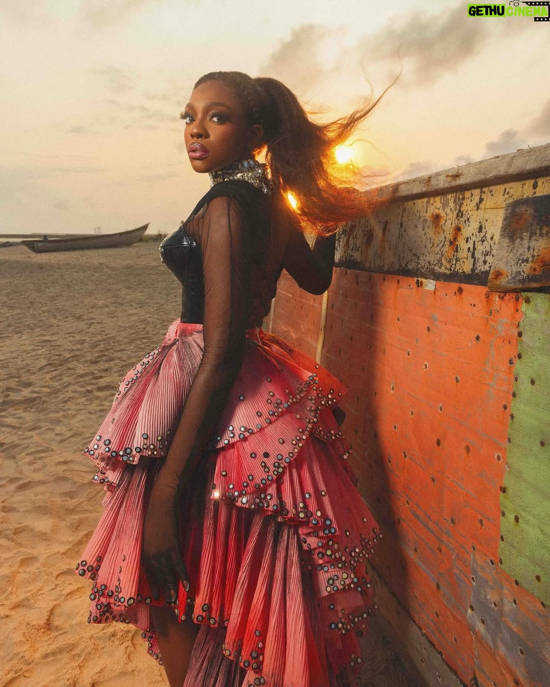 Beverly Osu - 3 Likes - Never been the girl for people with cropped vision or shallow minds.
Miss the message, you miss me. #soulfood
📸 @mydadsboss
#AKindOfBlue #artdeco #MoreThanAReflection #stylewithsubstance