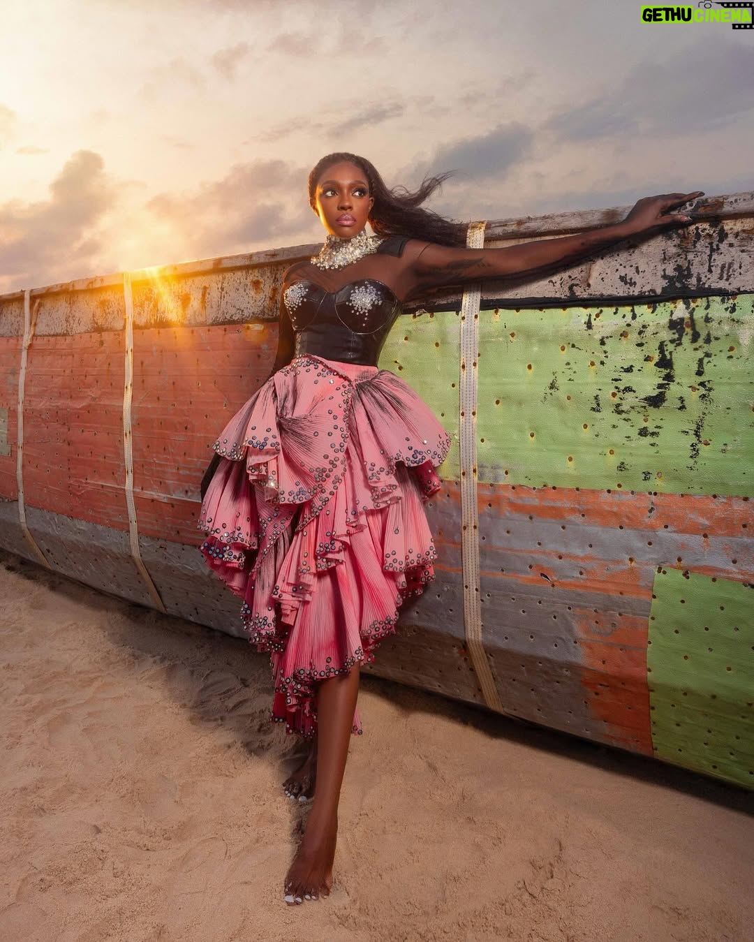 Beverly Osu - 3 Likes - Never been the girl for people with cropped vision or shallow minds.
Miss the message, you miss me. #soulfood
📸 @mydadsboss
#AKindOfBlue #artdeco #MoreThanAReflection #stylewithsubstance