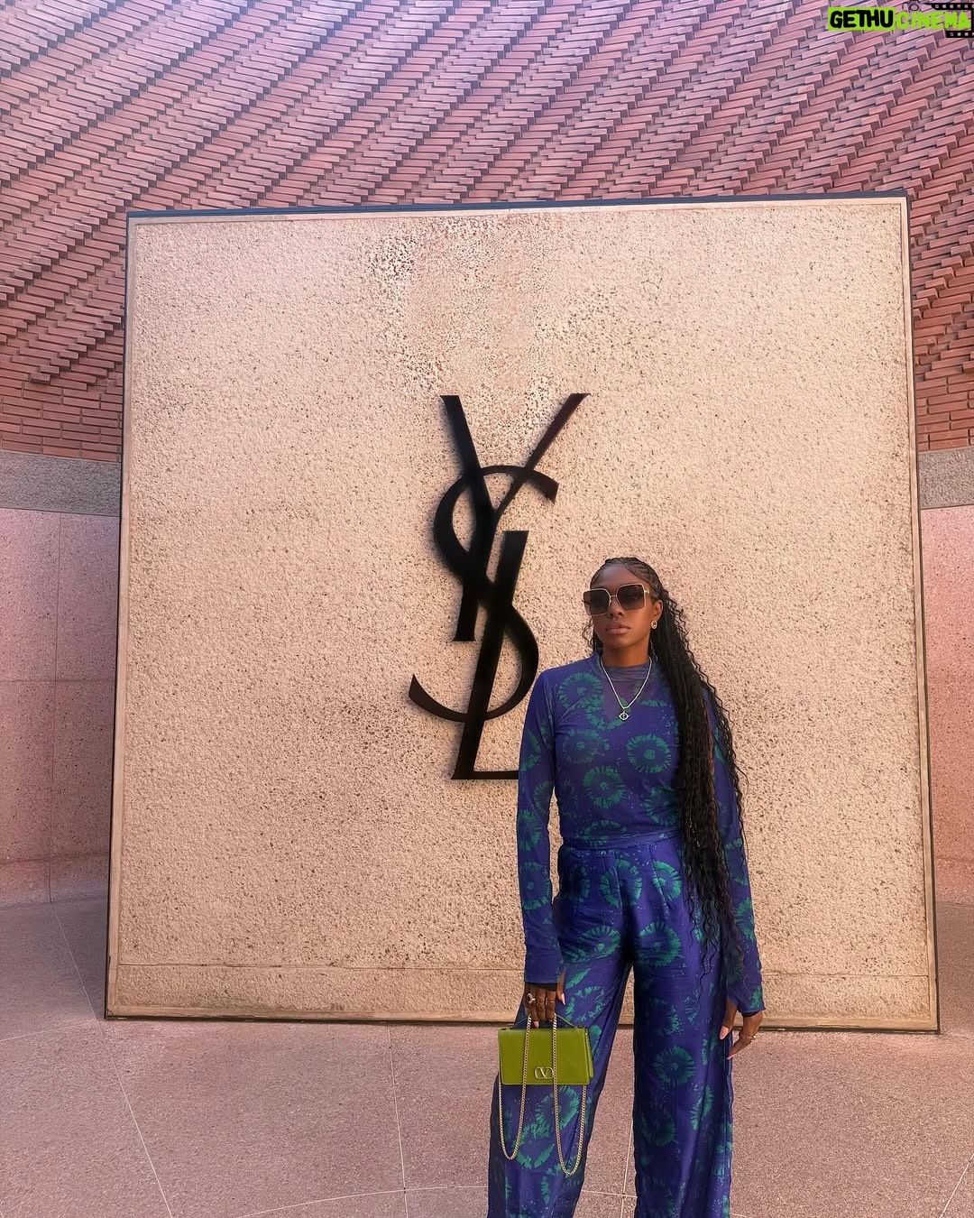 Beverly Osu - 3 Likes - YSL Museum 🎞️📽️
Lately I ve been practicing slow living… I’m in calm ☺️
#yslmuseum #addiassambas #slowliving